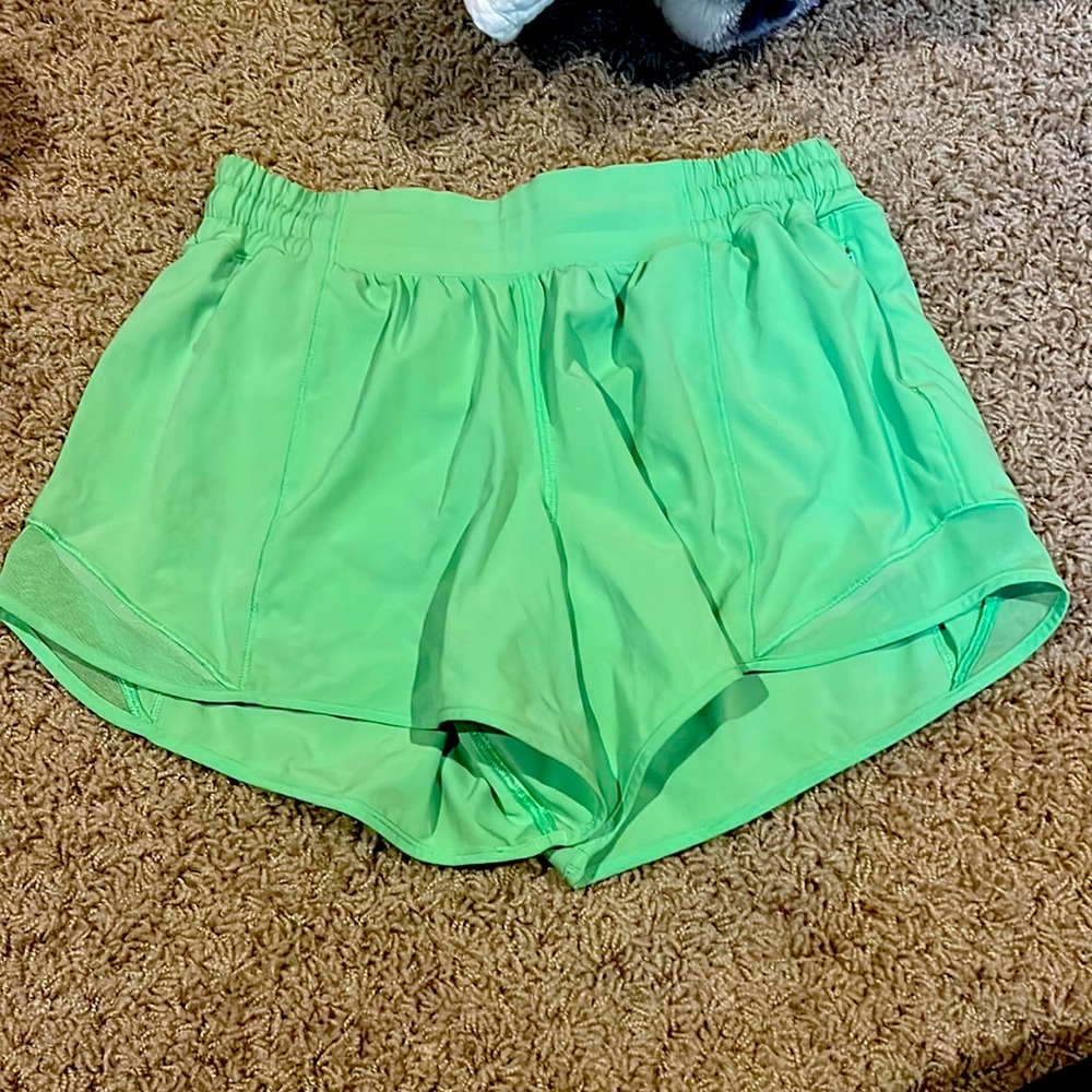 Great condition. LuLu size 8 *LINED